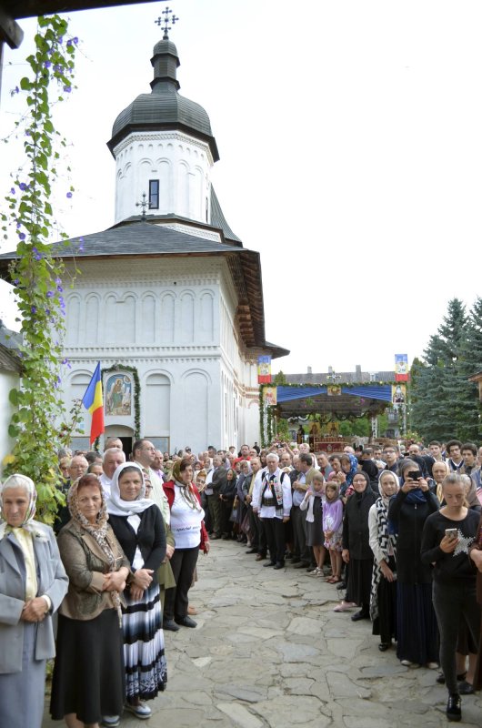 Hram la una dintre cele mai vechi aşezări monahale din Neamţ 32910