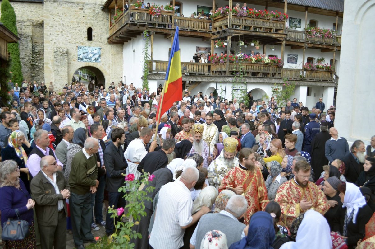 Hram la una dintre cele mai vechi aşezări monahale din Neamţ 32912