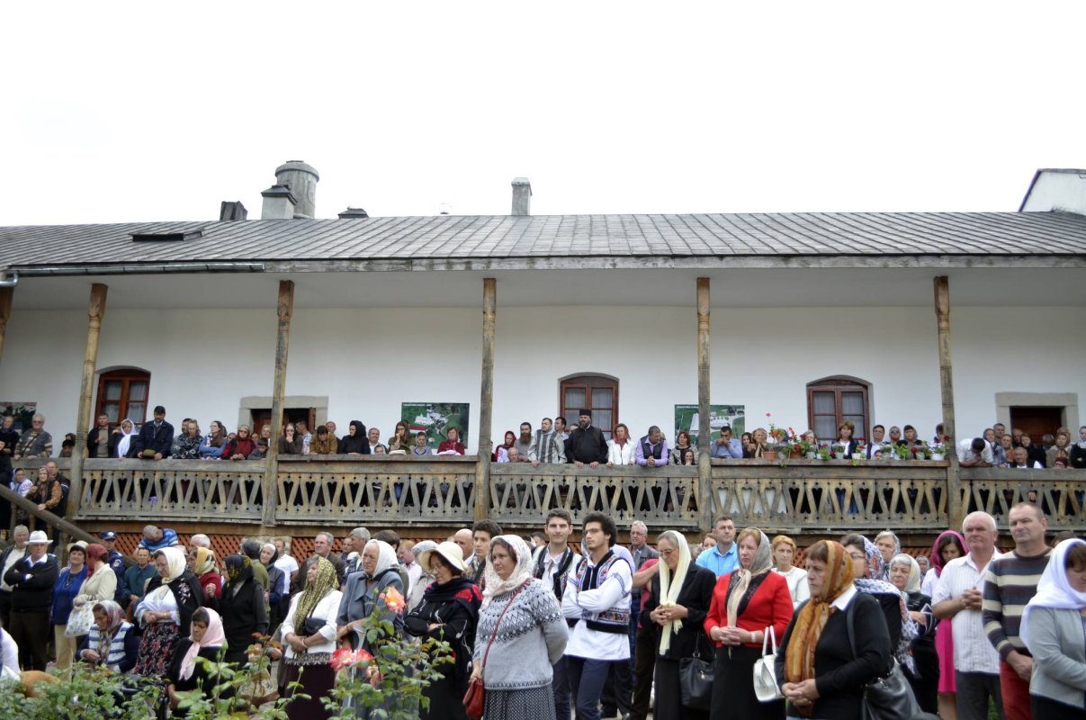 Hram la una dintre cele mai vechi aşezări monahale din Neamţ 32916