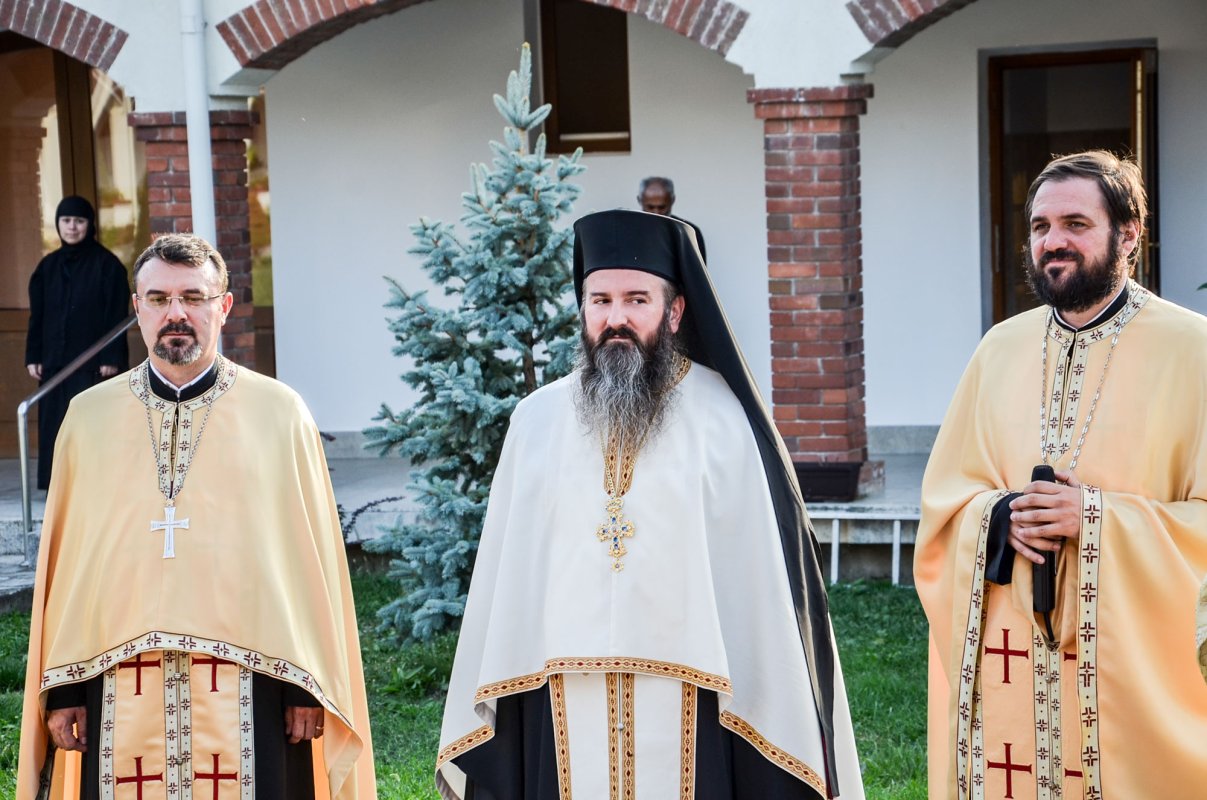 Rugăciuni către Sfântul Ioan Botezătorul, la Mănăstirea Timișeni 32979