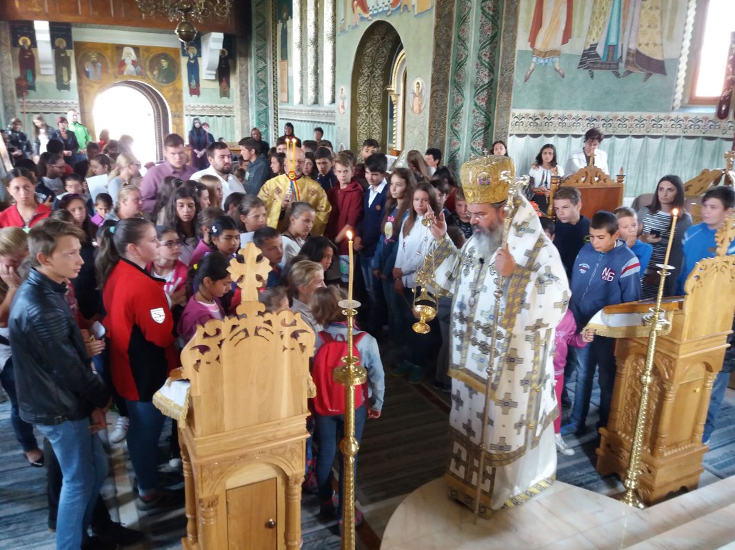 Tabără la poalele munților Călimani pentru 160 de copii 32957