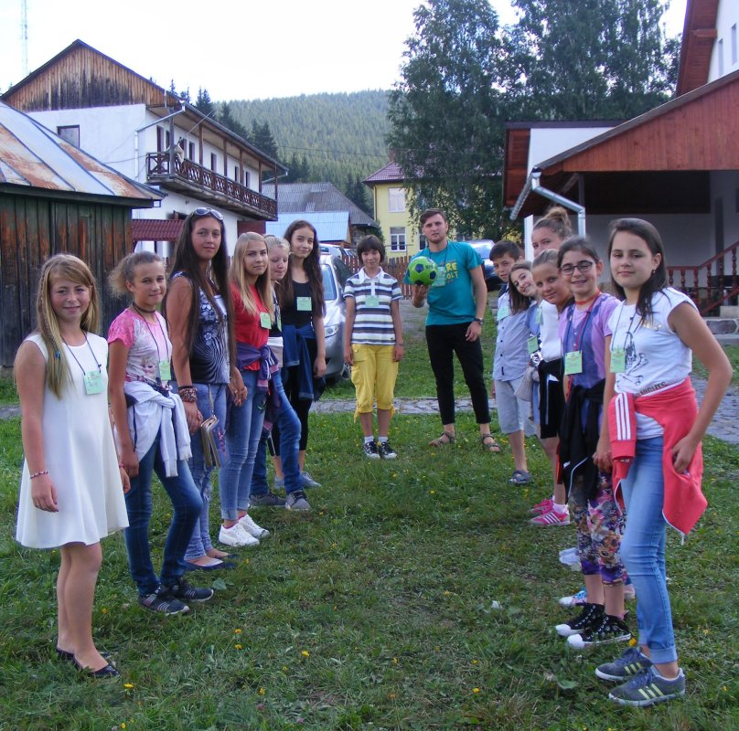 Tabără la poalele munților Călimani pentru 160 de copii 32961