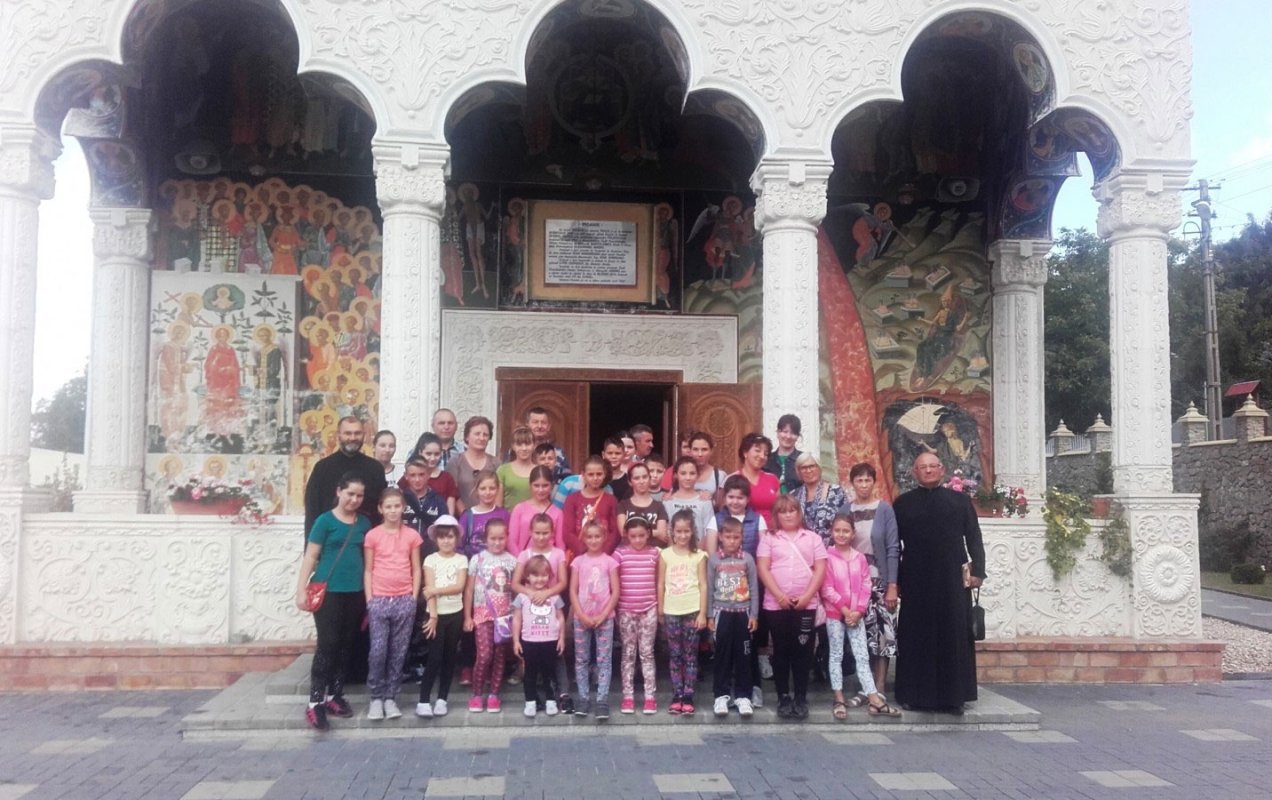 Tabere şi excursii pentru copii din Arhiepiscopia Vadului, Feleacului şi Clujului 32857