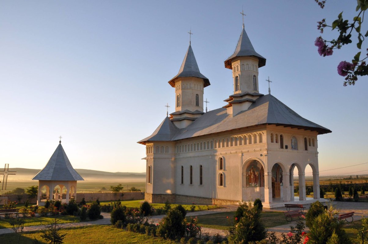 Sfântul Ierarh Varlaam, serbat la Mănăstirea Bodeşti 32744