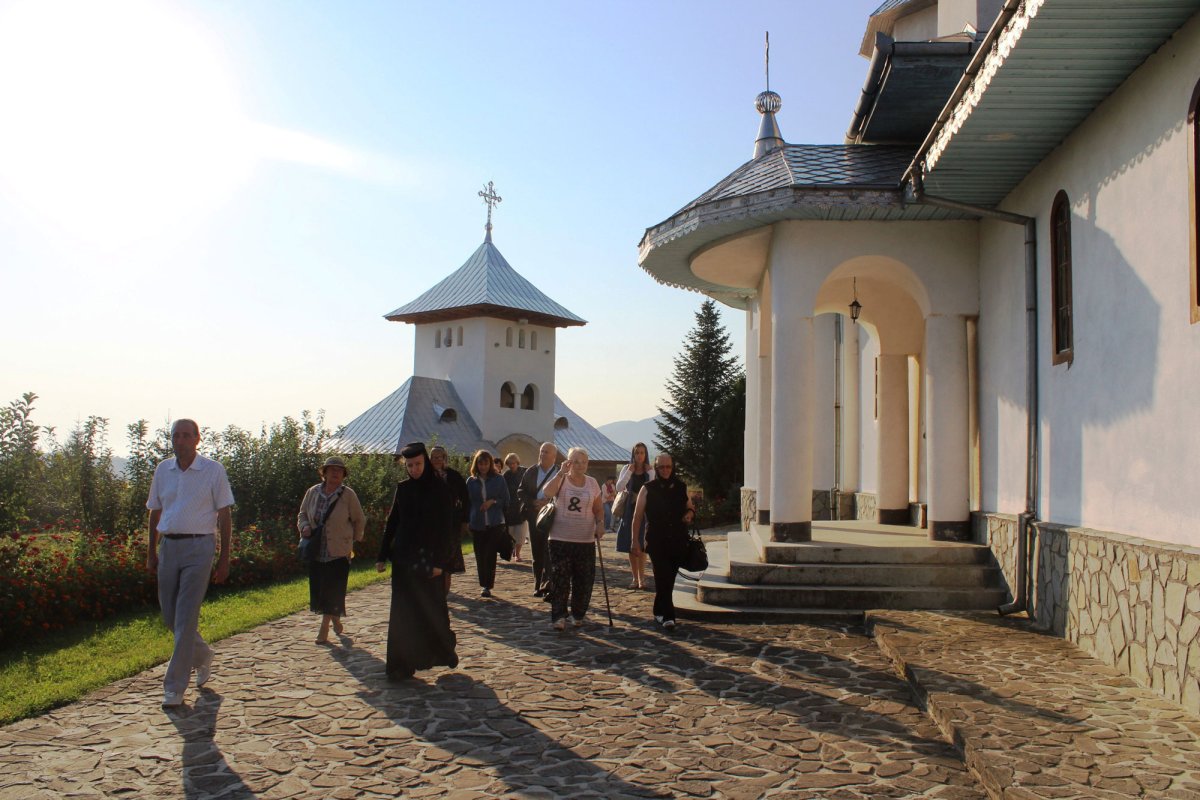 Pelerini clujeni la mănăstiri de la poalele Carpaţilor Meridionali 32718