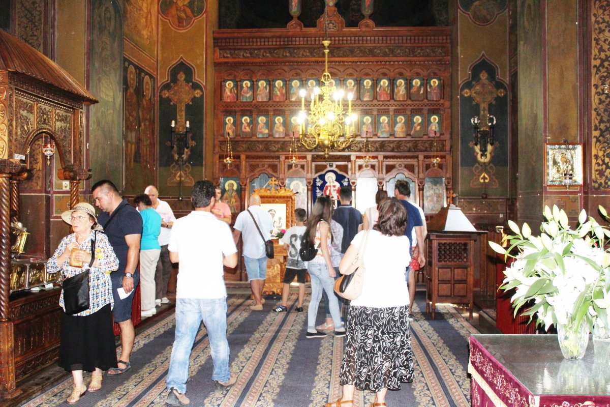 Pelerini clujeni la mănăstiri de la poalele Carpaţilor Meridionali 32725