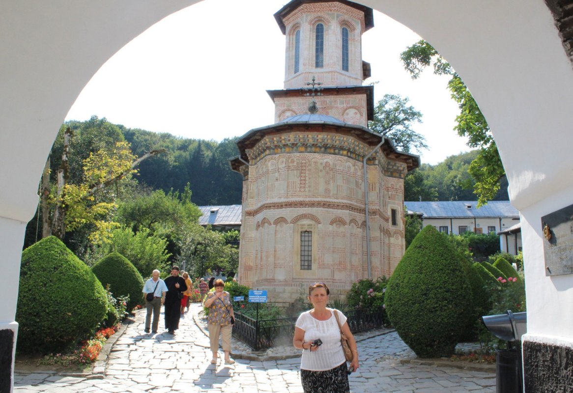 Pelerini clujeni la mănăstiri de la poalele Carpaţilor Meridionali 32726