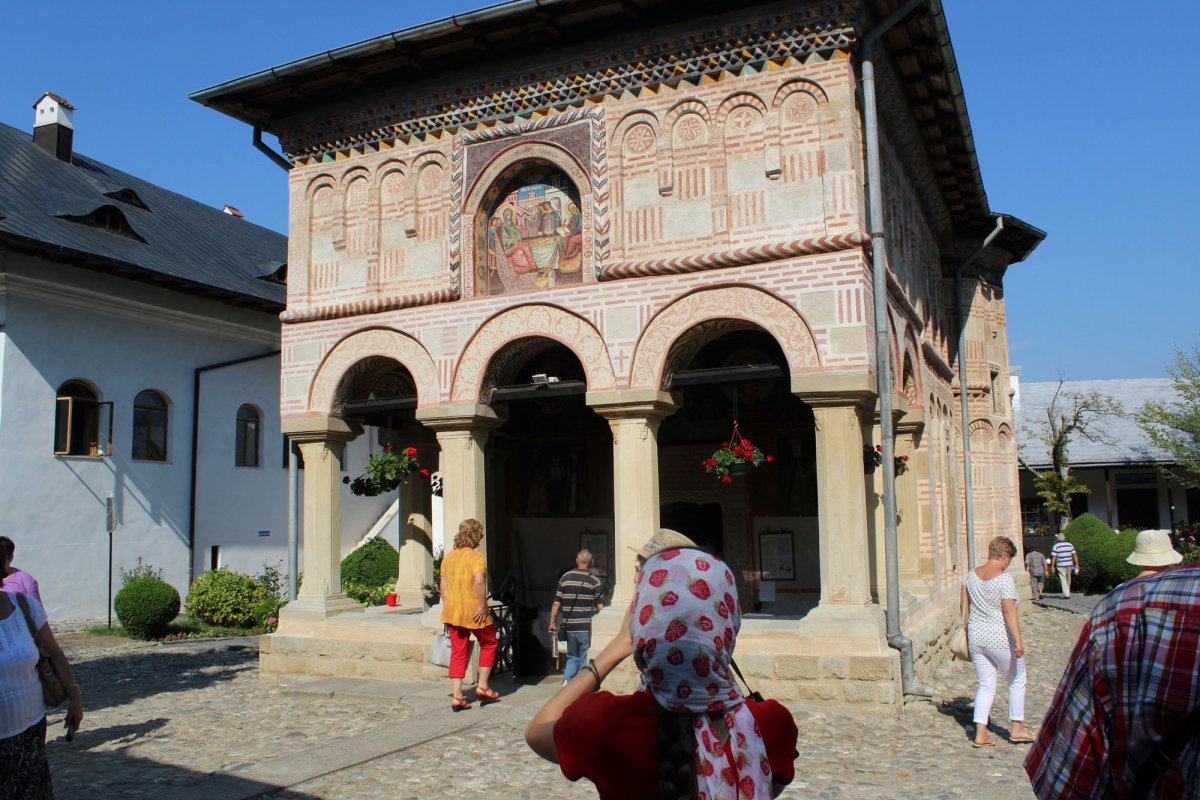 Pelerini clujeni la mănăstiri de la poalele Carpaţilor Meridionali 32727