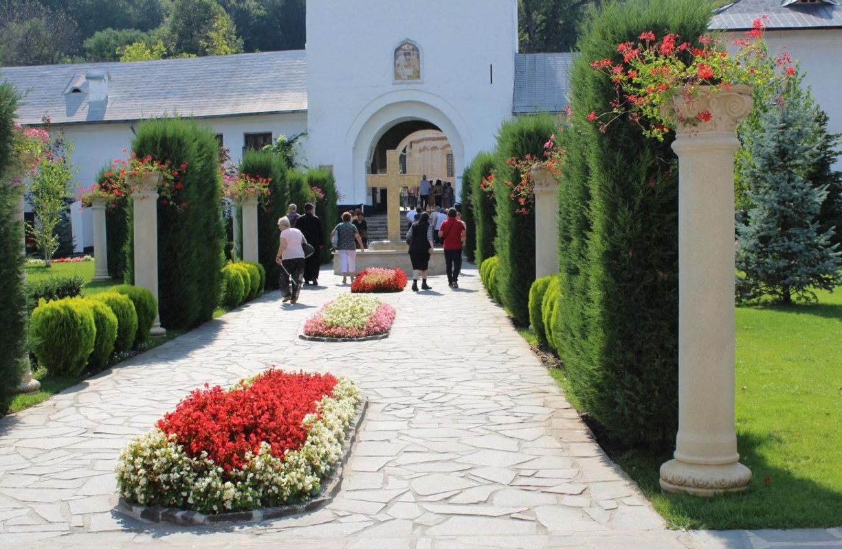 Pelerini clujeni la mănăstiri de la poalele Carpaţilor Meridionali 32732