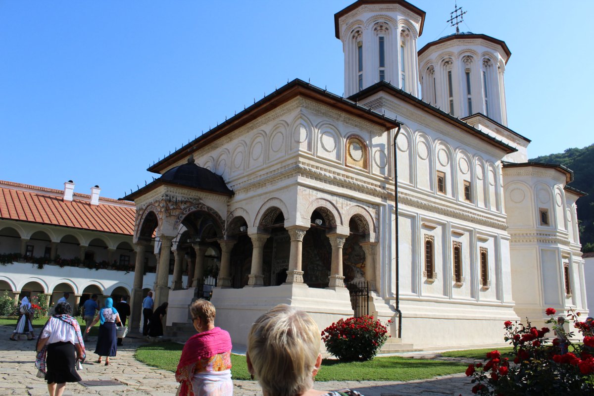 Pelerini clujeni la mănăstiri de la poalele Carpaţilor Meridionali 32733