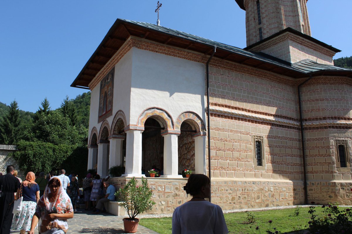 Pelerini clujeni la mănăstiri de la poalele Carpaţilor Meridionali 32734