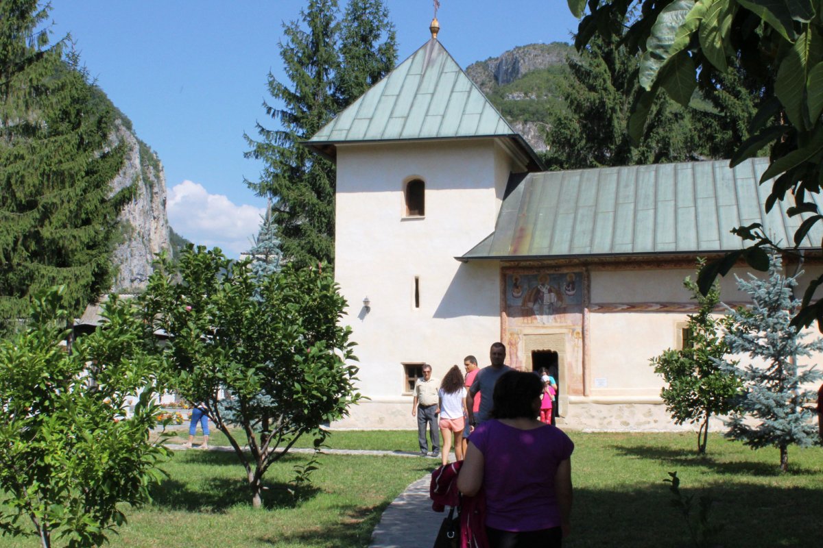 Pelerini clujeni la mănăstiri de la poalele Carpaţilor Meridionali 32735