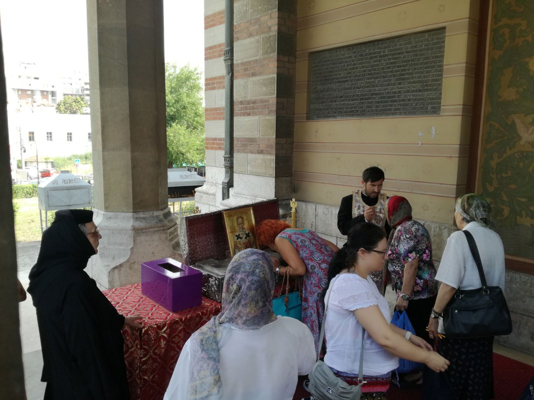 Despre cinstirea sfintelor moaşte la Părinţii Bisericii 32619