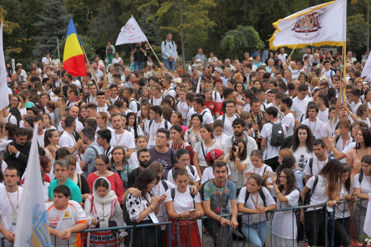 Iaşul tinereţii şi al bucuriei 32601