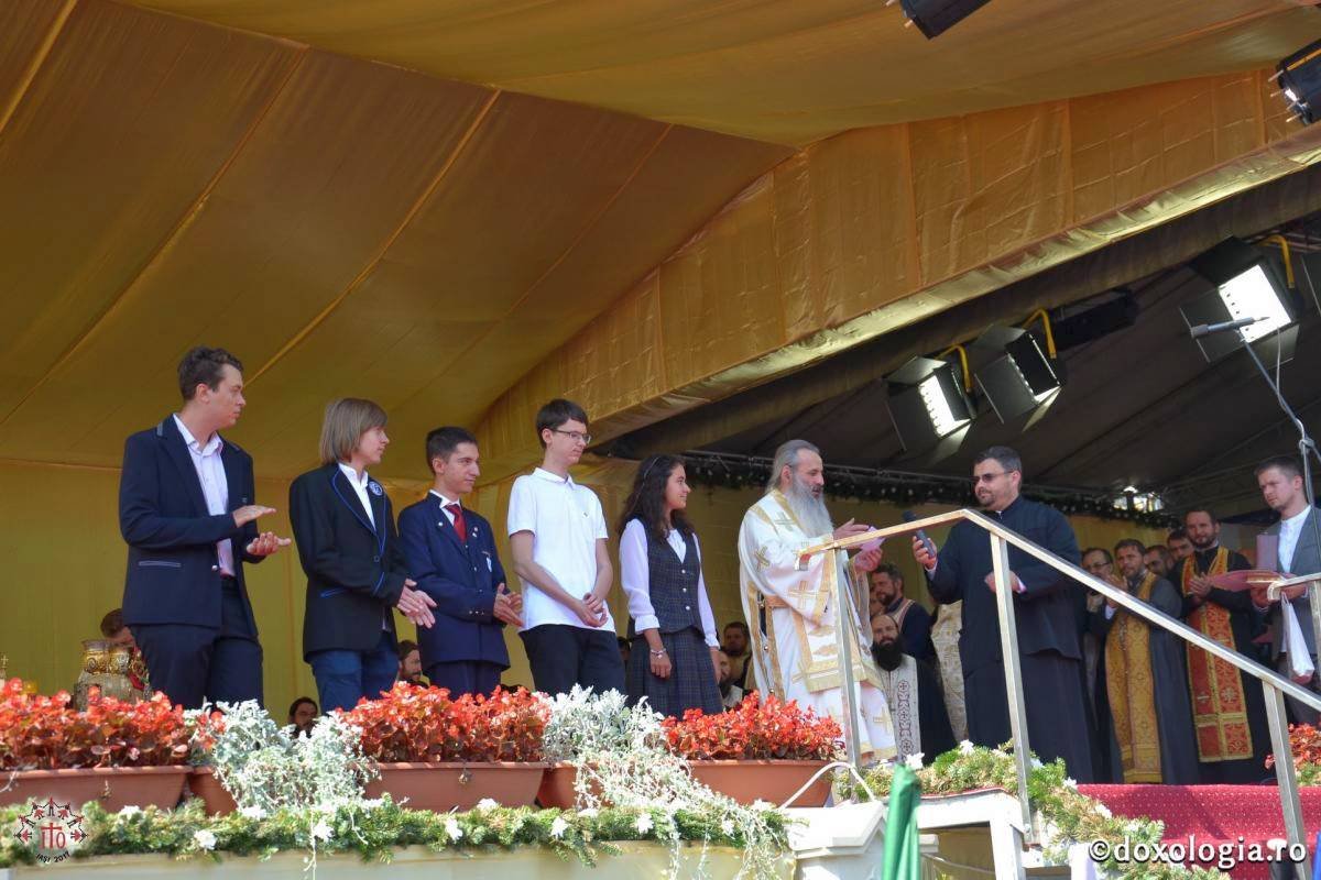 Olimpici internaţionali premiaţi cu distincţia „Crucea Moldavă” 32604