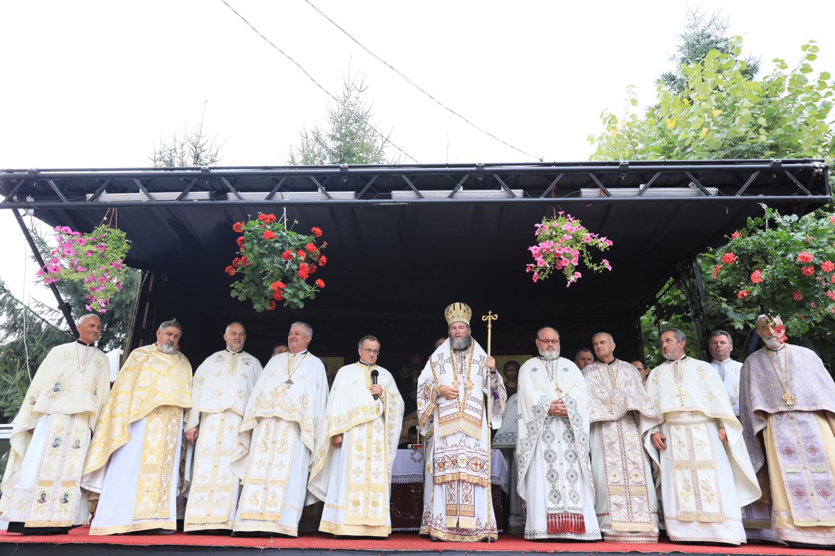 Târnosiri şi slujiri arhiereşti în Duminica a 13-a după Rusalii 32554