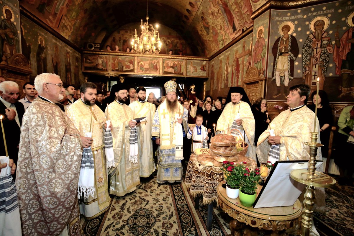 Târnosiri şi slujiri arhiereşti în Duminica a 13-a după Rusalii 32556