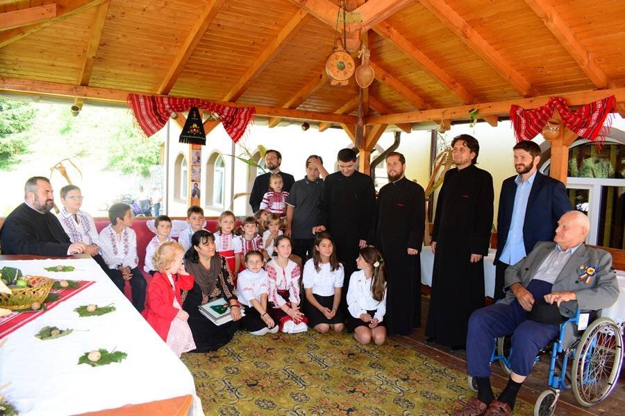 Centrul social de la Hârja, în straie de sărbătoare 32481