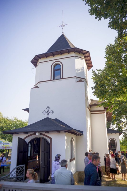 Sfinţire de biserică în Parohia Scoposeni 32478