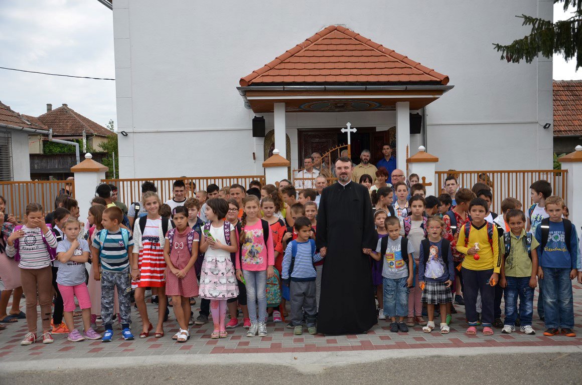 Sprijin pentru elevii din parohia Timișoara-Plopi 32475