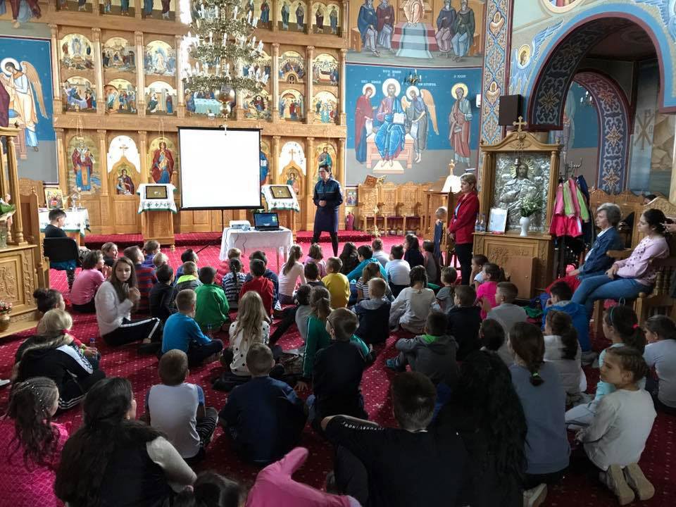 Proiect pentru elevi la Parohia „Sfânta Treime” Bistriţa 32391