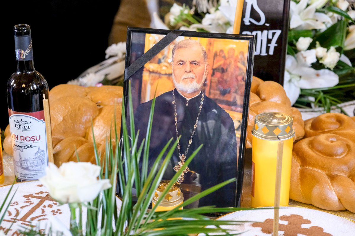 Un eminent slujitor al Sfântului Altar şi al catedrei de teologie 32404