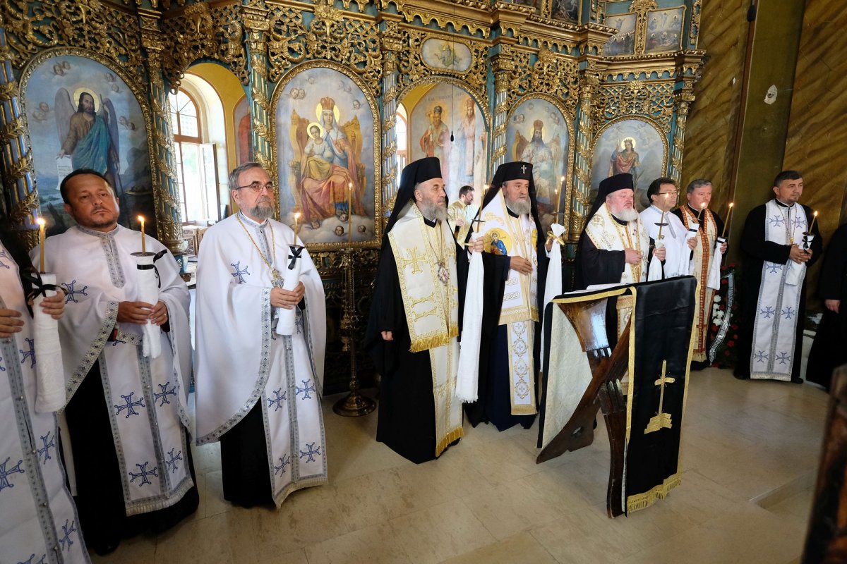 Un eminent slujitor al Sfântului Altar şi al catedrei de teologie 32406