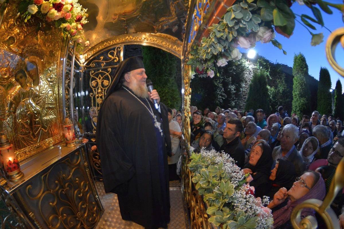 Maica Domnului, cinstită de mii de pelerini la Hadâmbu 32309