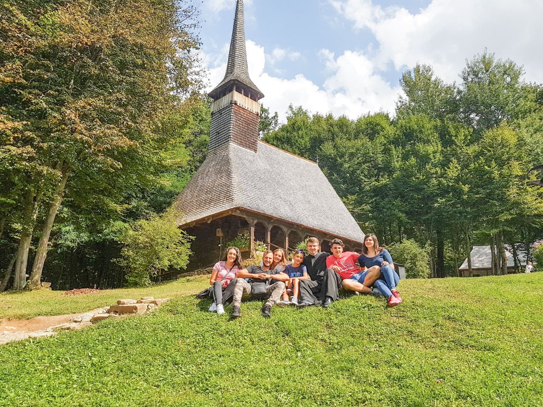 Tinerii din Firiteaz – pelerini în Transilvania și Oltenia 32331