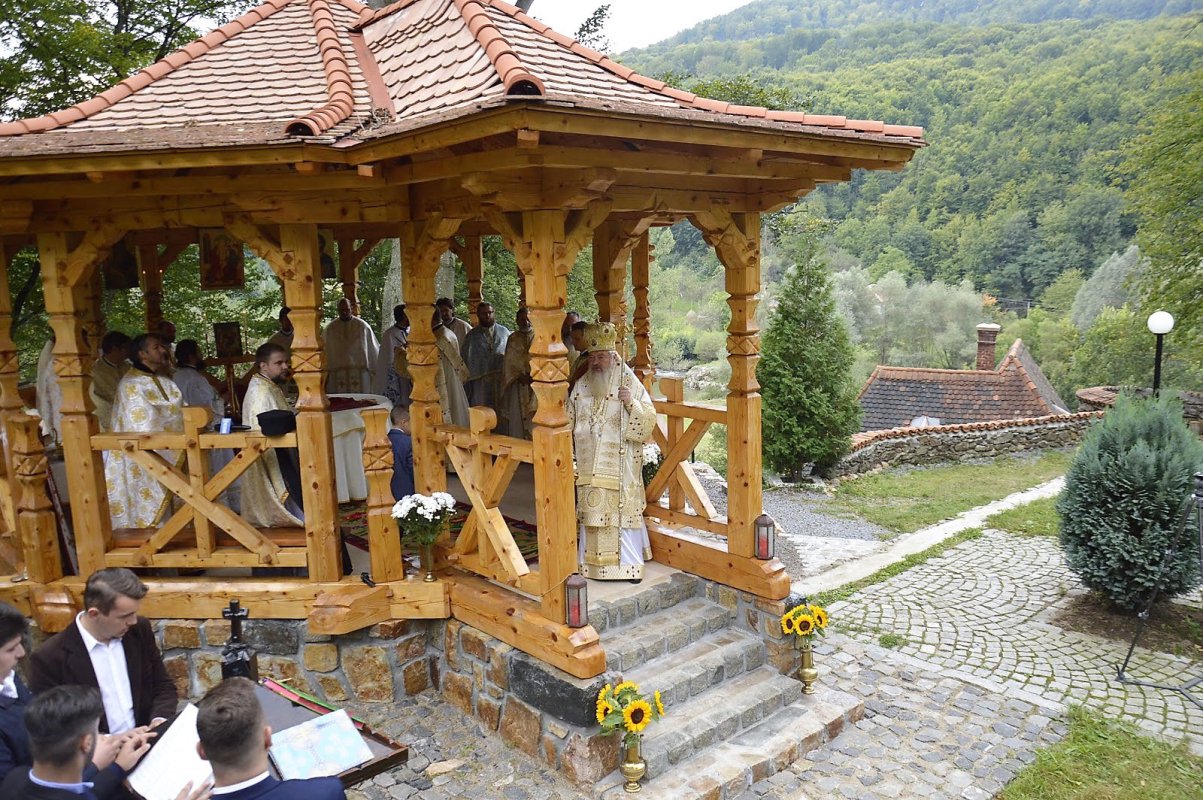 Hramuri în cinstea Maicii Domnului și a Sfinților Părinți Ioachim și Ana 32296