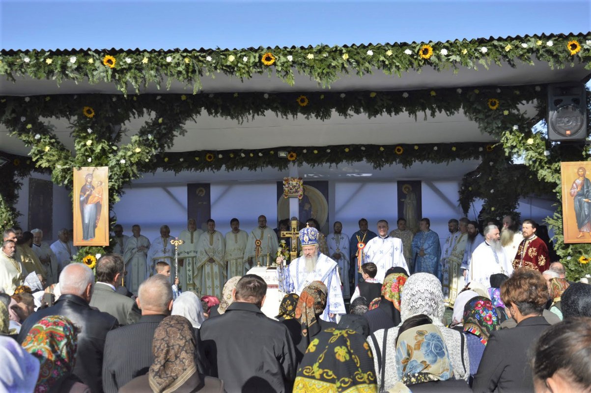 Hramuri în cinstea Maicii Domnului și a Sfinților Părinți Ioachim și Ana 32299