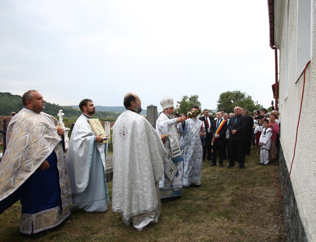 Hramuri în cinstea Maicii Domnului și a Sfinților Părinți Ioachim și Ana 32300