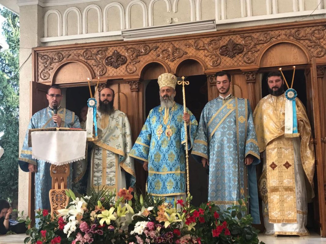 Hramuri în cinstea Maicii Domnului și a Sfinților Părinți Ioachim și Ana 32302