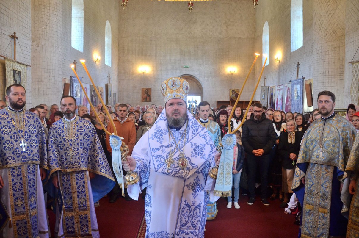 Hramuri în cinstea Maicii Domnului și a Sfinților Părinți Ioachim și Ana 32305