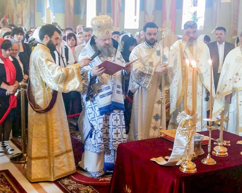 Pictura bisericii din Podu Vadului a fost sfințită 32278