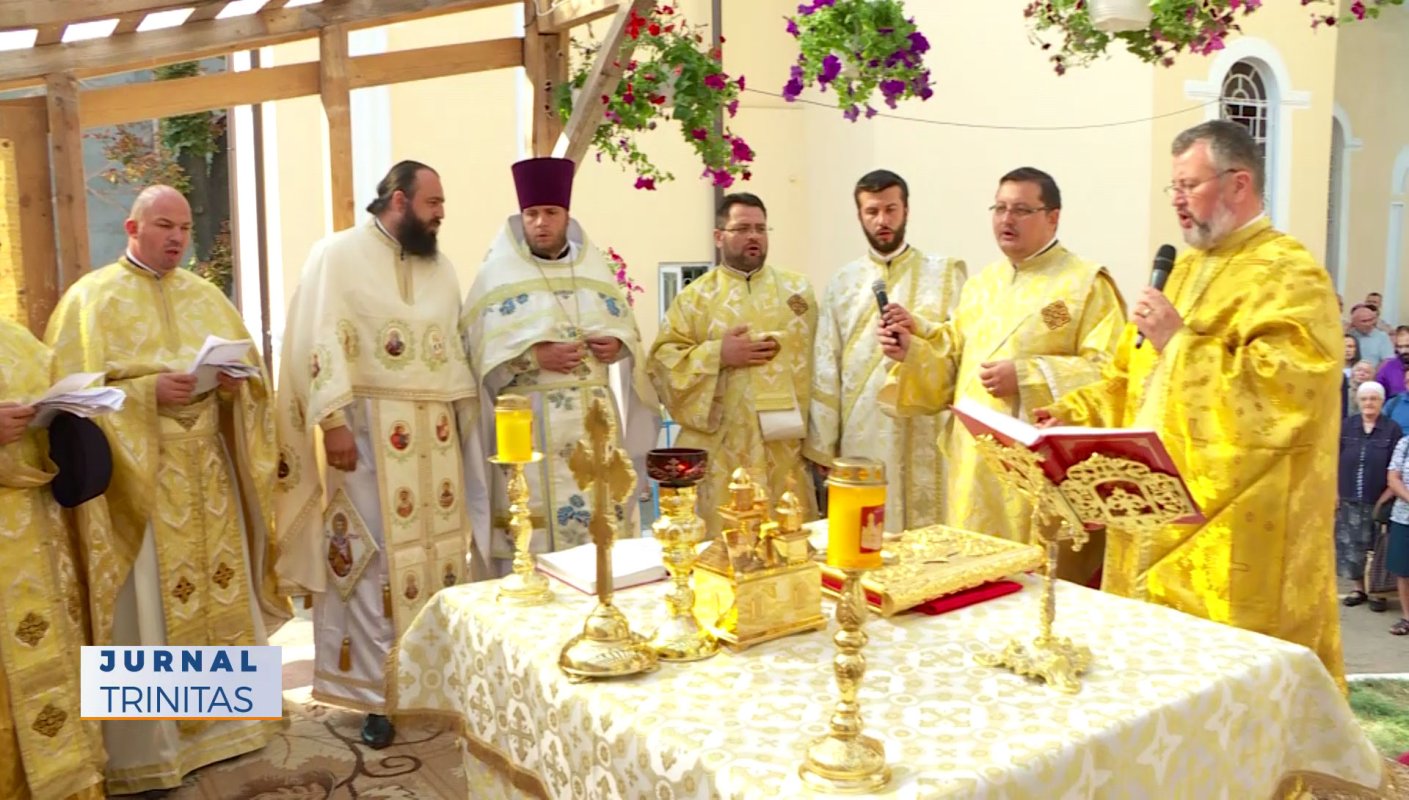 Pictura bisericii din Podu Vadului a fost sfințită 32279