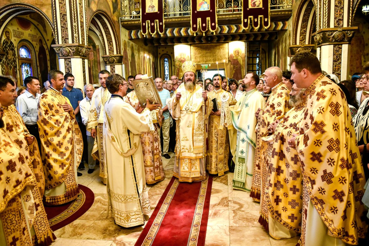 Sfințire și binecuvântare la Parohia Dămăroaia 32252