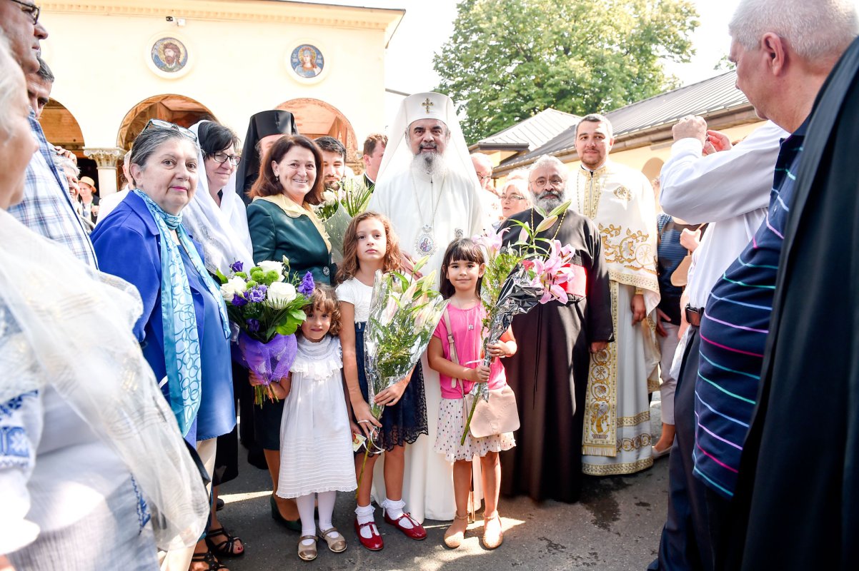 Sfințire și binecuvântare la Parohia Dămăroaia 32256