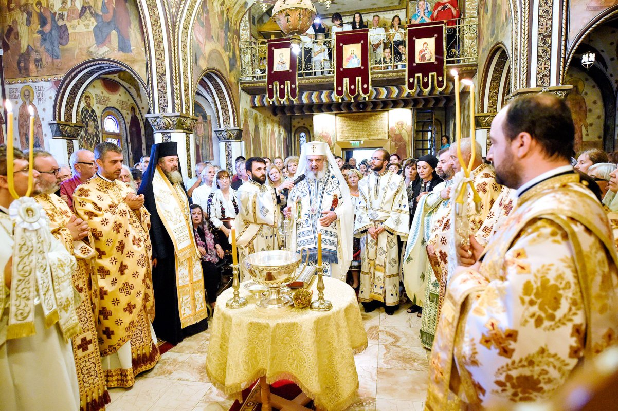 Sfințire și binecuvântare la Parohia Dămăroaia 32257