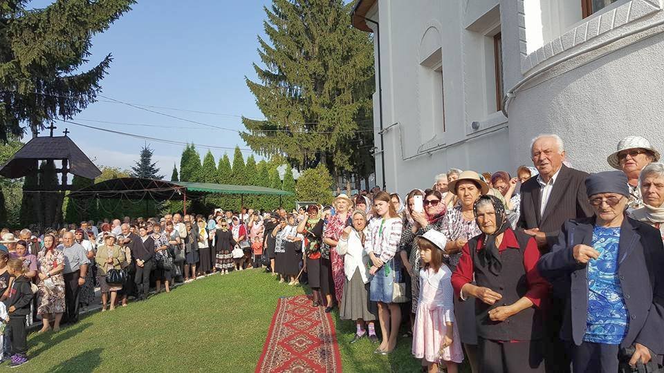 Eveniment istoric la Biserica „Sfânta Înviere“ din Buhuşi 32178