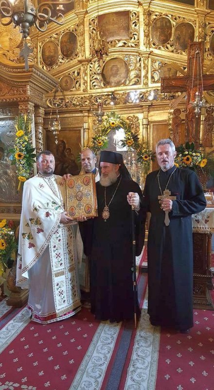 Eveniment istoric la Biserica „Sfânta Înviere“ din Buhuşi 32179