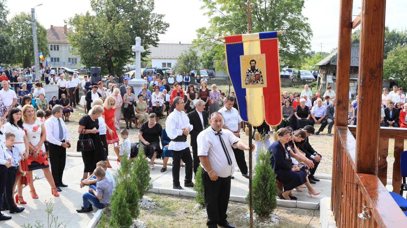 Slujiri arhiereşti în Duminica dinaintea Înălțării Sfintei Cruci 32185