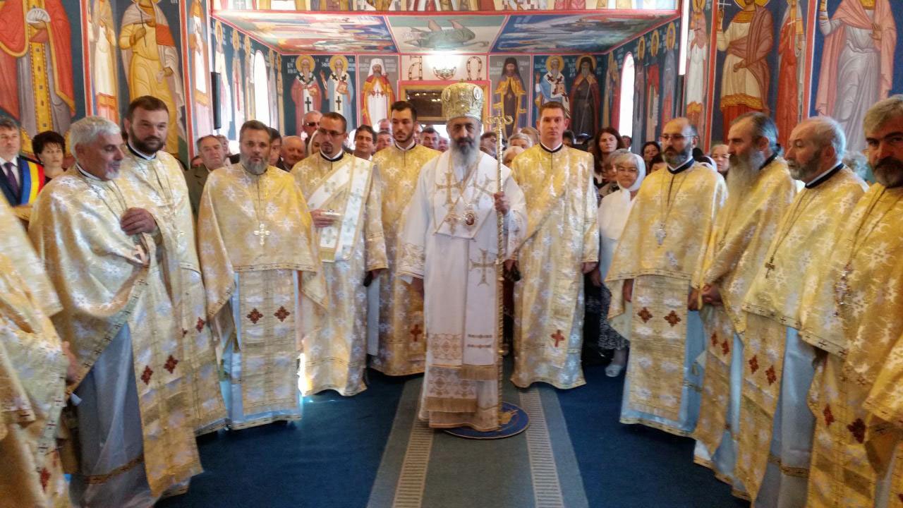 Slujiri arhiereşti în Duminica dinaintea Înălțării Sfintei Cruci 32188