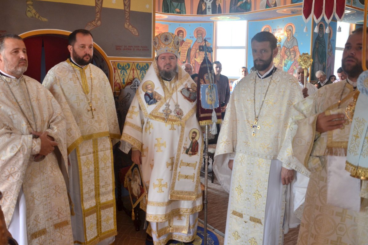 Slujiri arhiereşti în Duminica dinaintea Înălțării Sfintei Cruci 32189