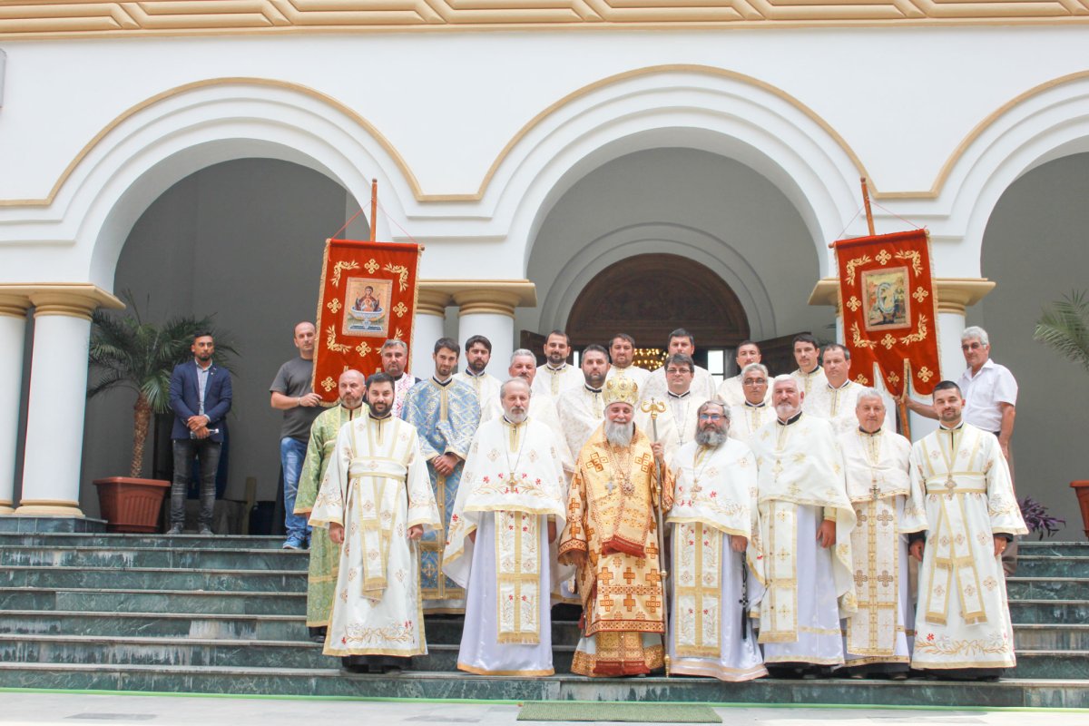 Slujiri arhiereşti în Mitropolia Olteniei 32196