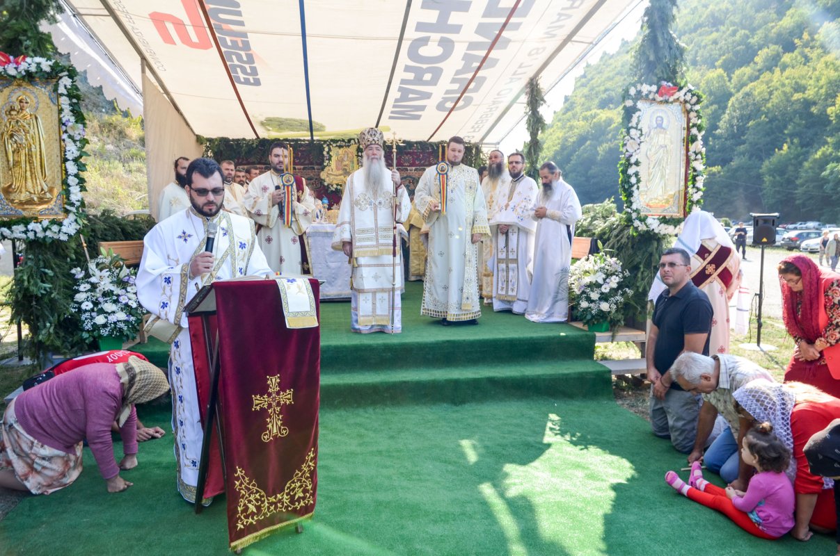 Slujiri arhiereşti în Mitropolia Olteniei 32200