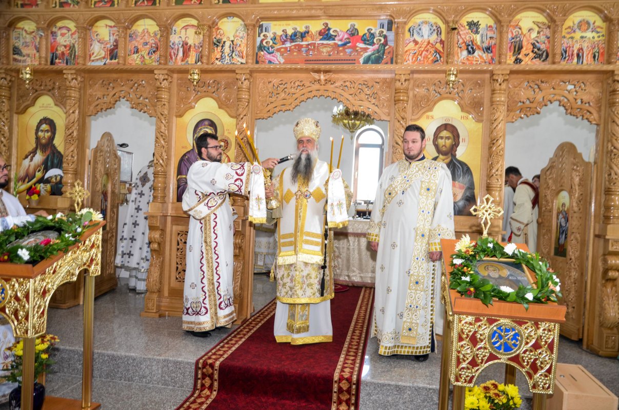 Slujiri arhiereşti în Mitropolia Olteniei 32201