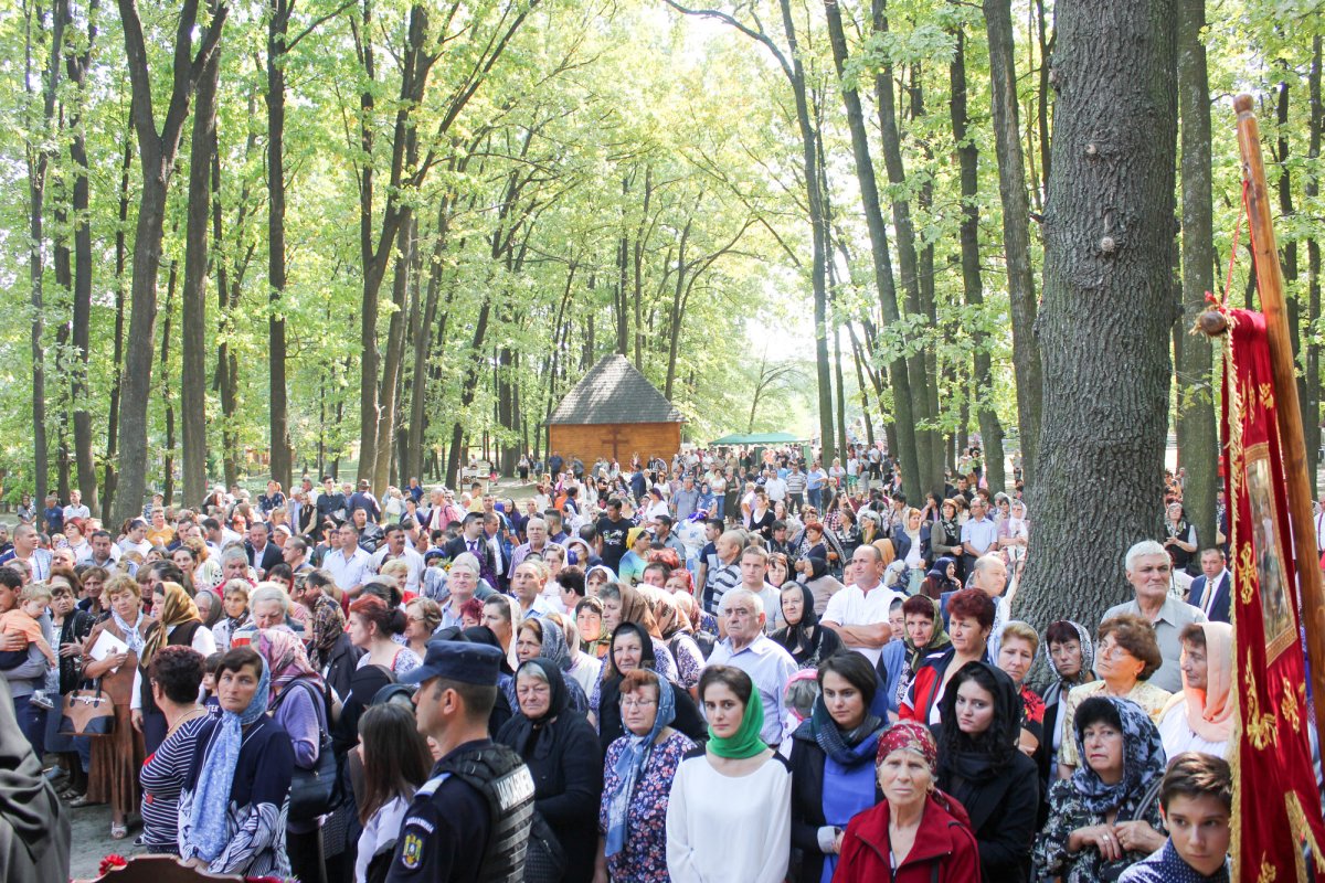 Slujiri arhiereşti în Mitropolia Olteniei 32203
