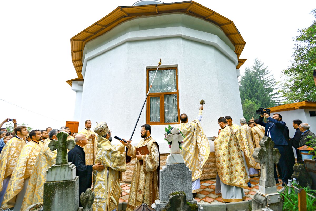 Slujiri arhierești în Muntenia 32227