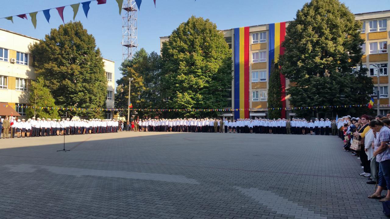 Festivităţi la începerea unui nou an şcolar 32132